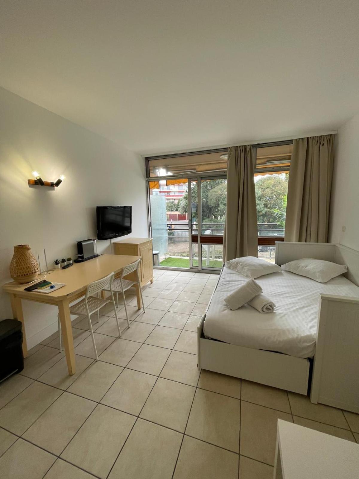 06U - Beautiful Studio In Residence - Swimming Pool And Tennis Court Saint-Laurent-du-Var Buitenkant foto