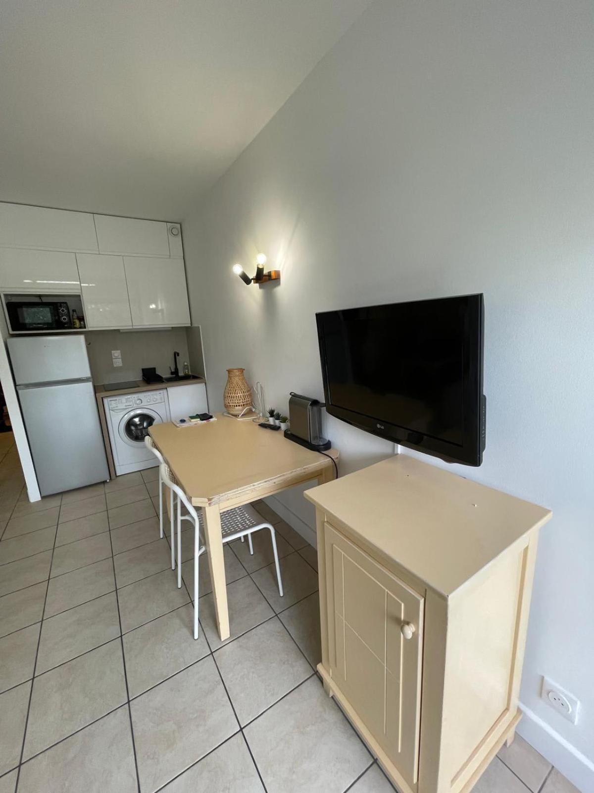 06U - Beautiful Studio In Residence - Swimming Pool And Tennis Court Saint-Laurent-du-Var Buitenkant foto