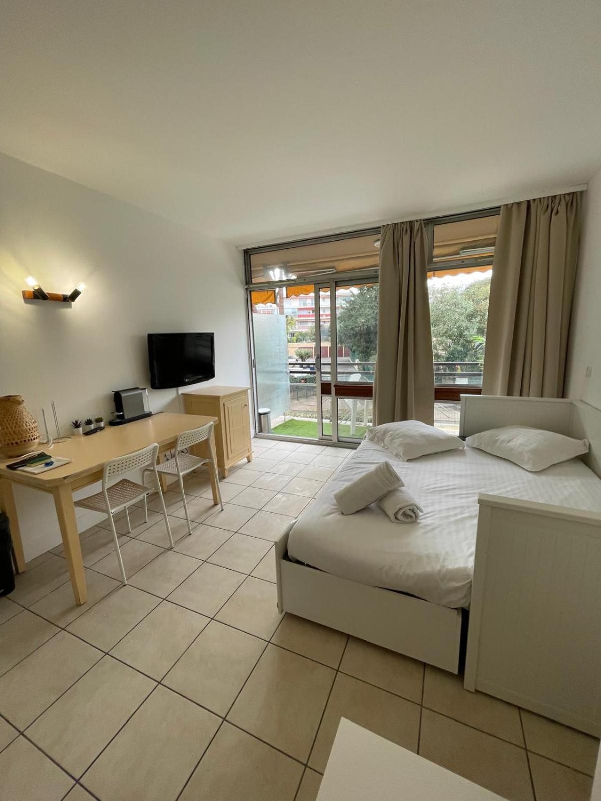 06U - Beautiful Studio In Residence - Swimming Pool And Tennis Court Saint-Laurent-du-Var Buitenkant foto