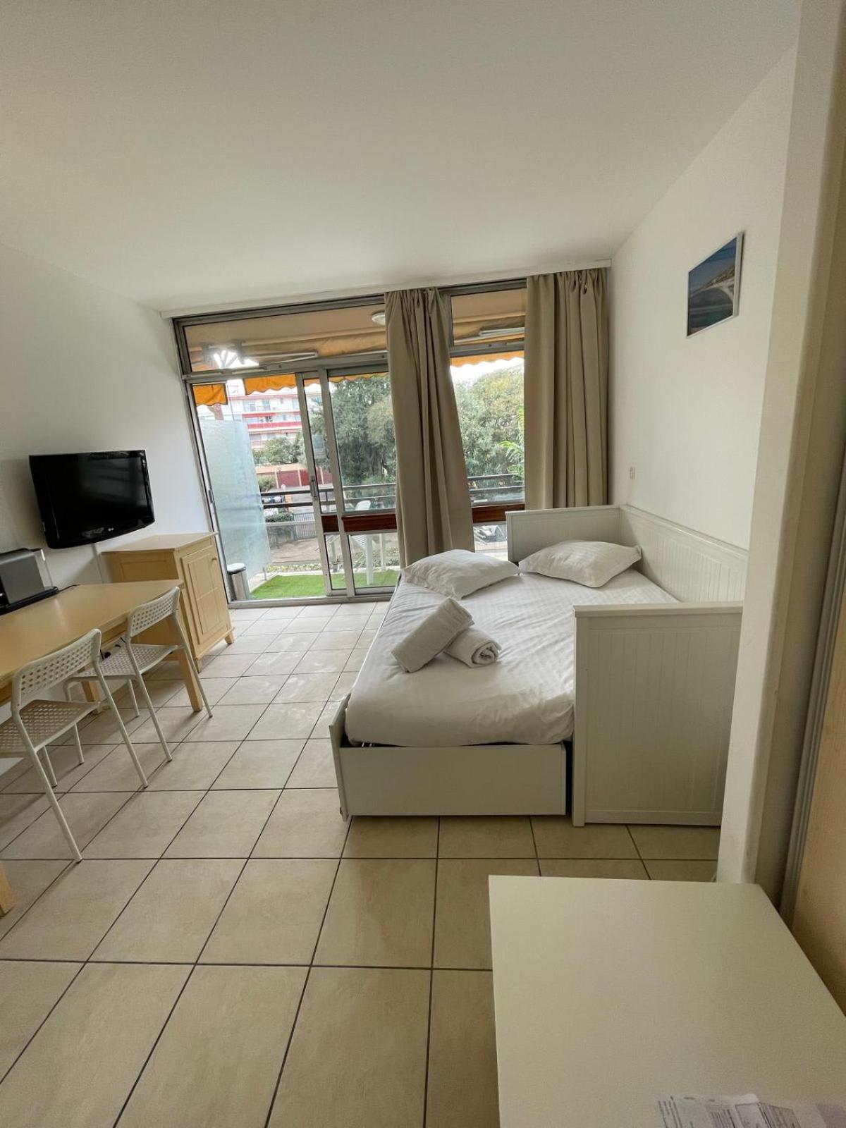 06U - Beautiful Studio In Residence - Swimming Pool And Tennis Court Saint-Laurent-du-Var Buitenkant foto