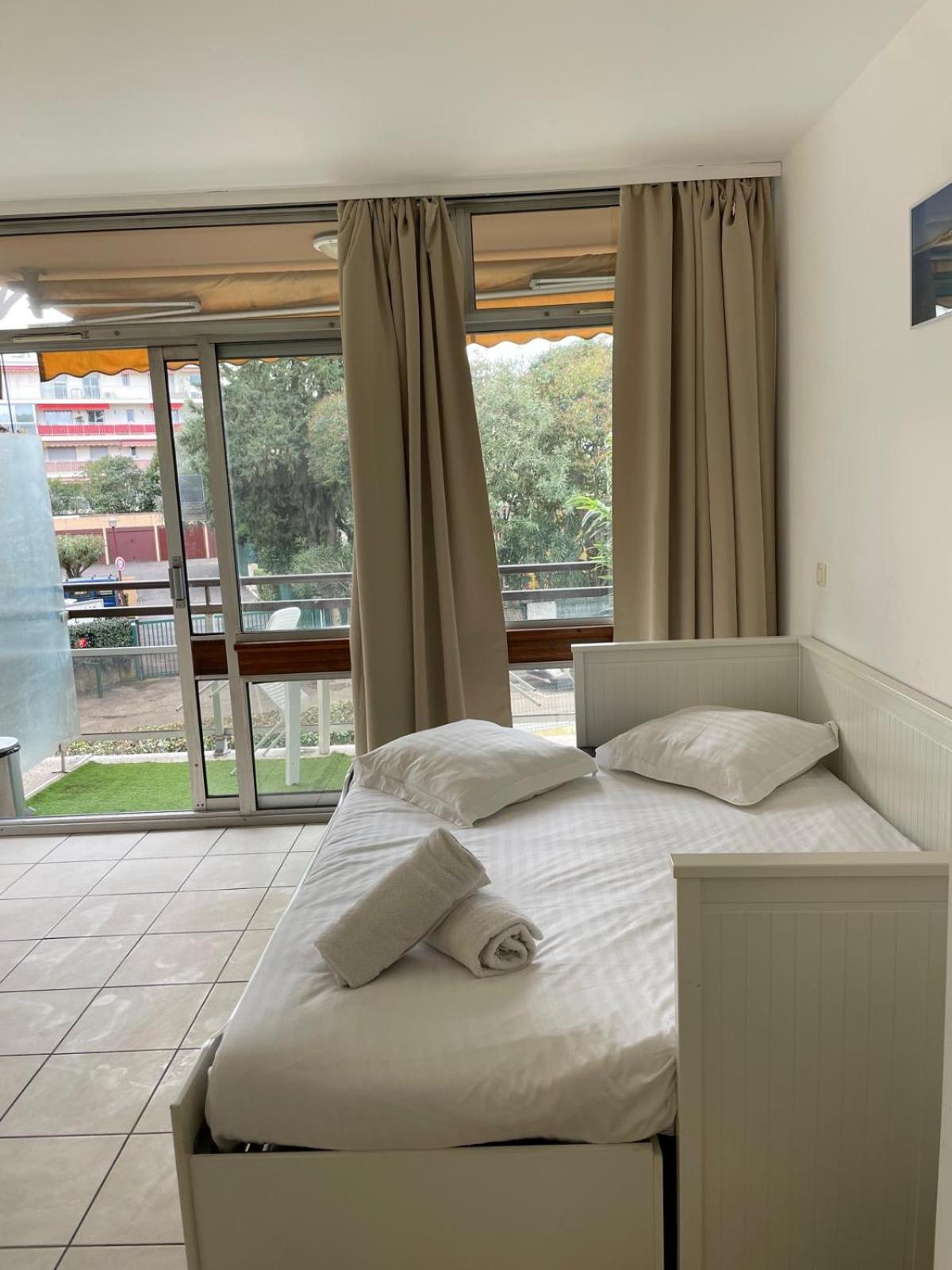 06U - Beautiful Studio In Residence - Swimming Pool And Tennis Court Saint-Laurent-du-Var Buitenkant foto
