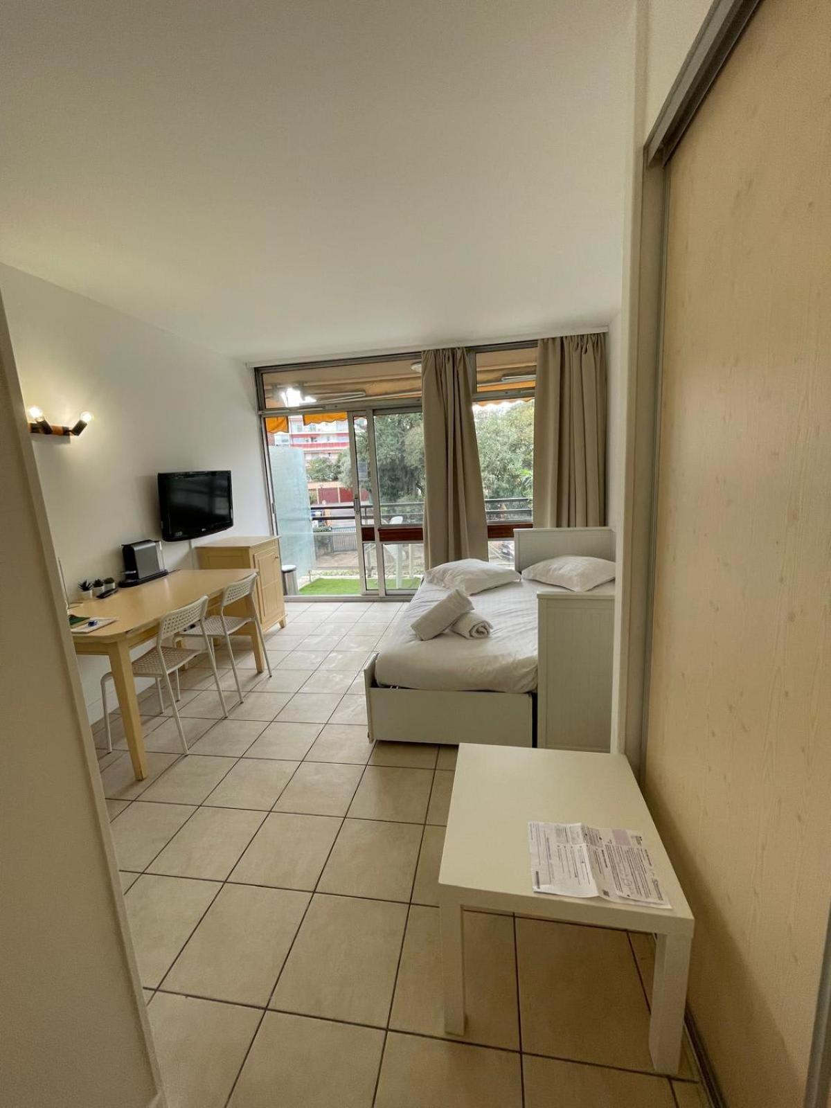 06U - Beautiful Studio In Residence - Swimming Pool And Tennis Court Saint-Laurent-du-Var Buitenkant foto